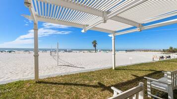 Beach nearby, sun-loungers, beach towels