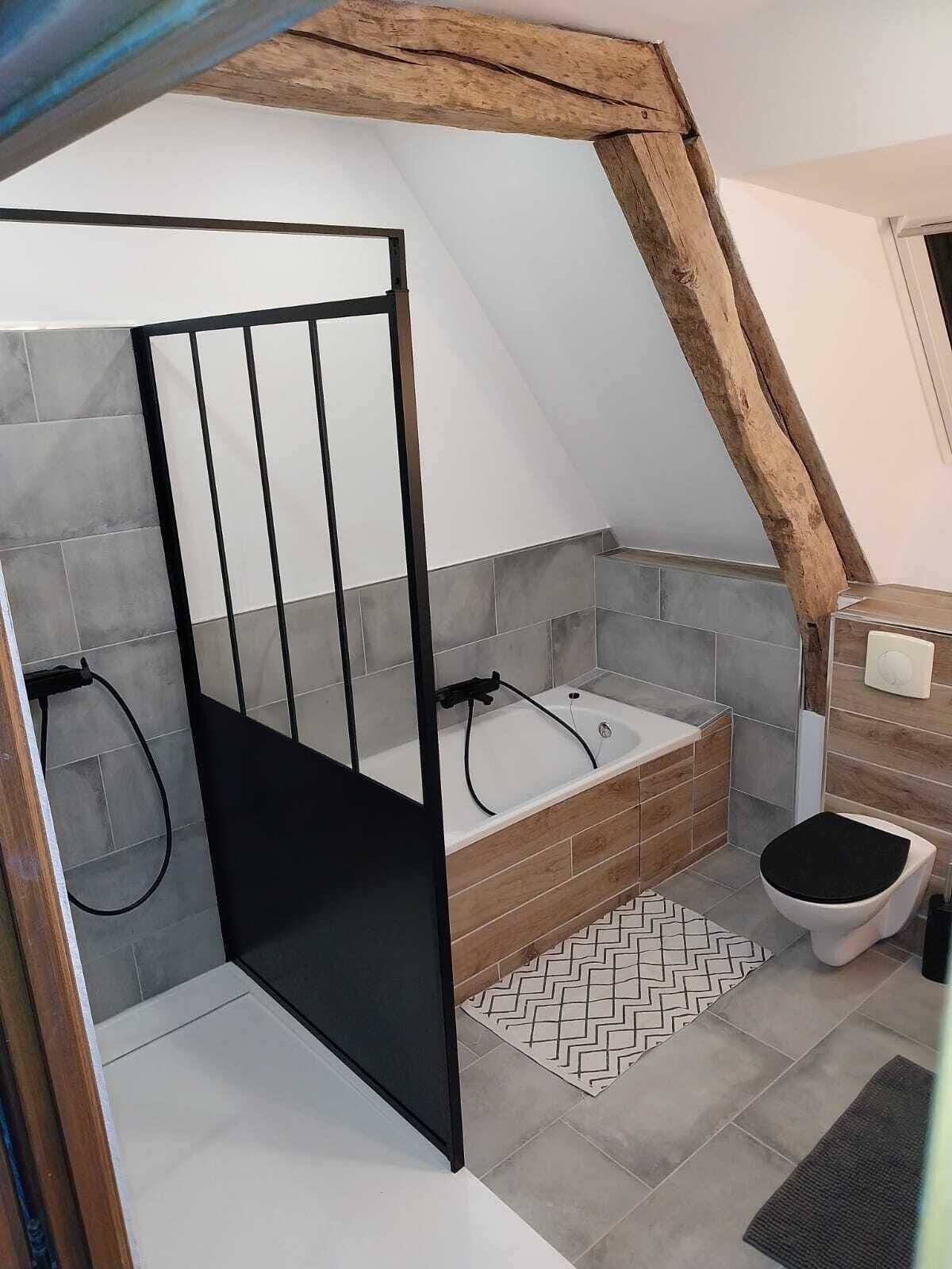 Chambre Familiale, vue jardin | Salle de bain