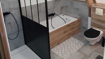 Family Room, Garden View | Bathroom