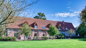 Front of property - Le Clos Saint Vincent & SPA (Manneville-ès-Plains)