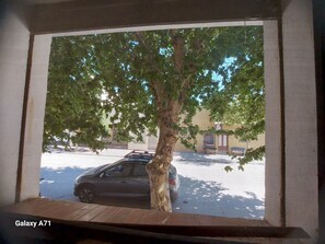 إطلالة على الشارع