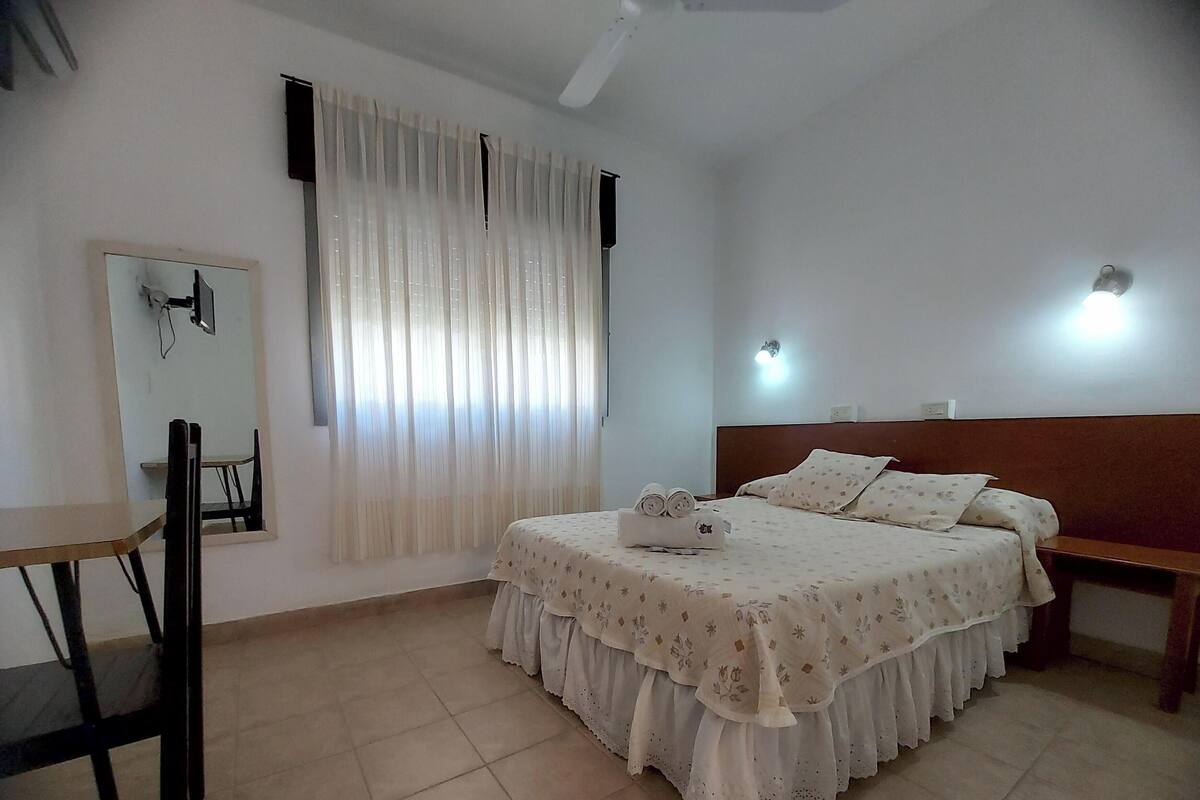 Chambre Standard double | Accès au Wi-Fi (inclus)