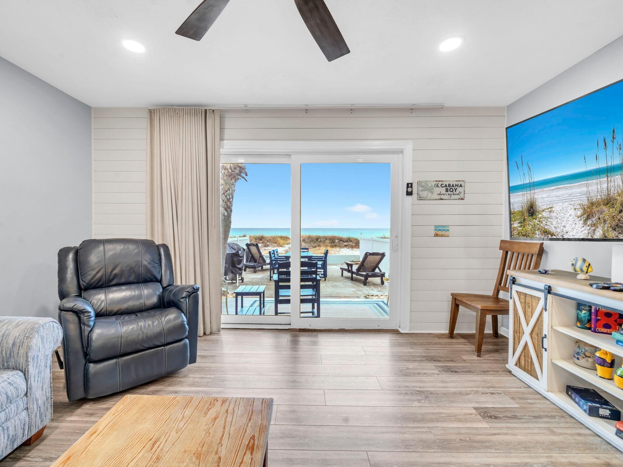 House, Multiple Beds (Surfs Up) | Living area