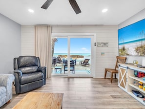 House, Multiple Beds (Surfs Up) | Living area