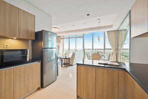 Appartement, 3 chambres, vue ville | Cuisine privée | Grand réfrigérateur, micro-ondes, plaque de cuisson, cuiseur de riz