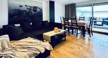 2BR Apt With Balcony Blumengärten