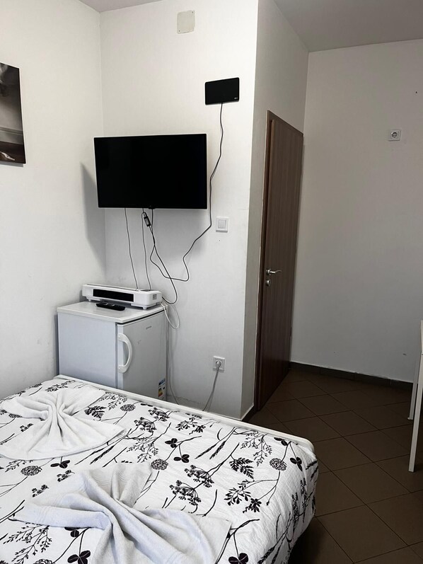 Double Room | Free WiFi - Lana Hostel Budapest  (Budapest)