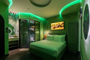 Deluxe Double Room | Bathroom | Hair dryer, towels, soap, shampoo - Pynt Hotel 7 (Tan Phu)