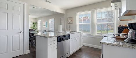 Mikrowelle, Ofen, Herdplatte, Geschirrspüler