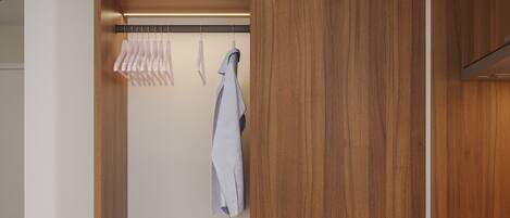 Premium bedding, in-room safe, laptop workspace, blackout drapes