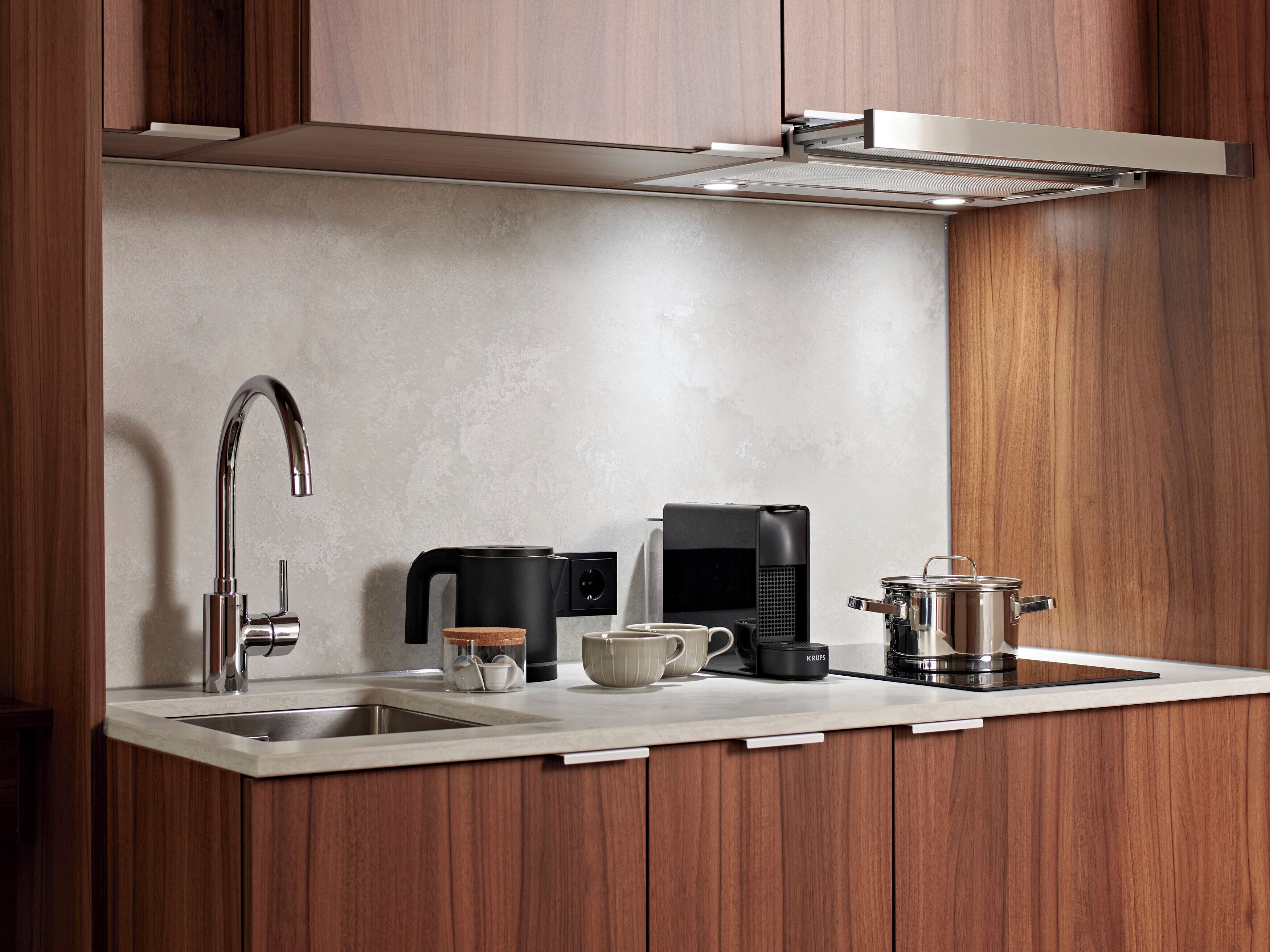 Estudio Confort | Cocina privada | Frigorífico, microondas, placa de cocina y máquina de café espresso