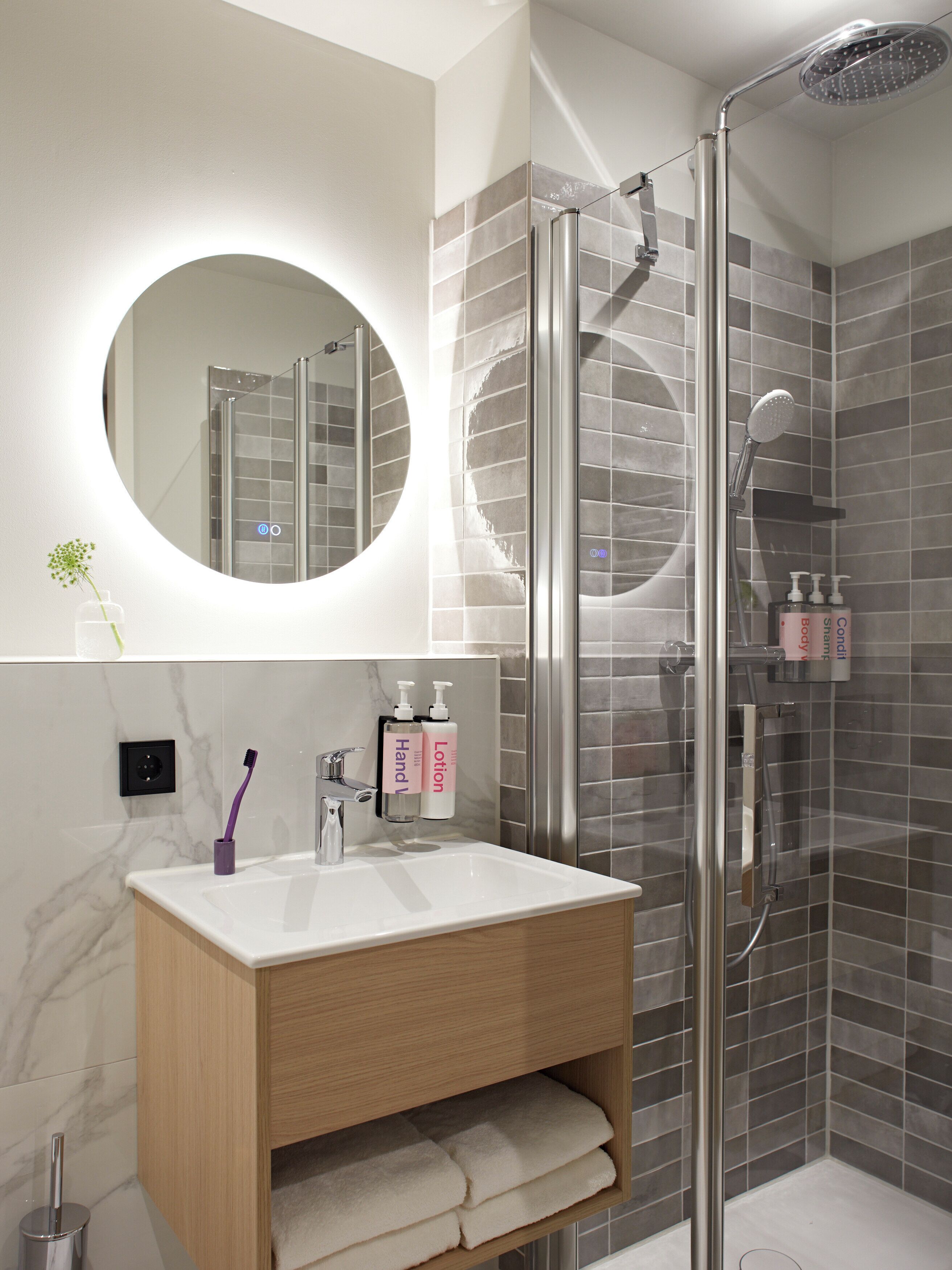 XL Studio with Kitchenette and Sofa Bed | Bathroom | Shower, hair dryer, towels, soap