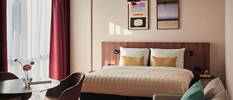 デラックス スタジオ | 高級寝具、セーフティボックス (室内)、遮光カーテン、アイロン / アイロン台