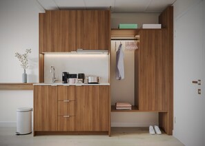 Geladeira grande, micro-ondas, cooktop, máquina de café expresso