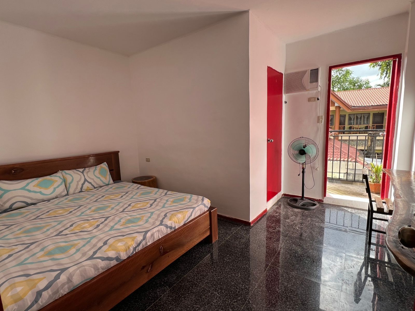 Studio Suite | Desk, laptop workspace, iron/ironing board, free WiFi