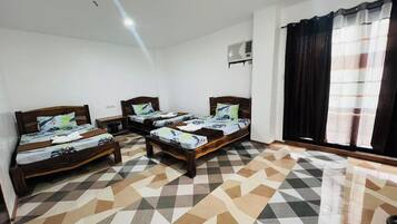 Classic Quadruple Room, Balcony, City View