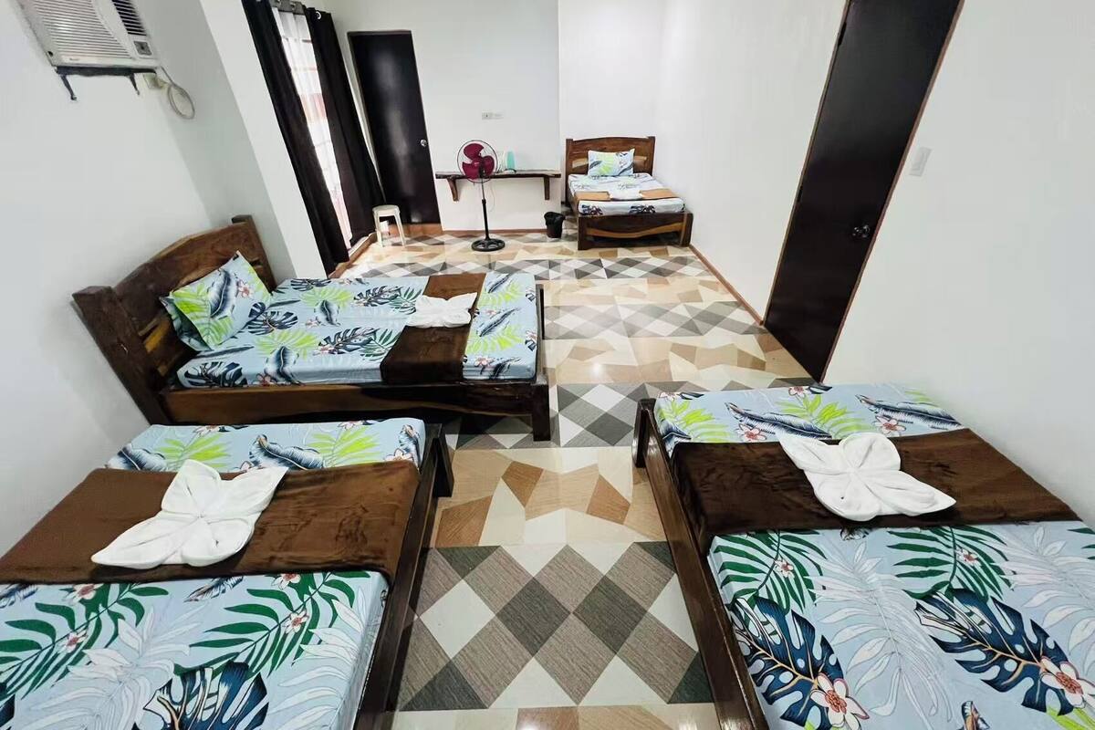 Desk, laptop workspace, iron/ironing board, free WiFi