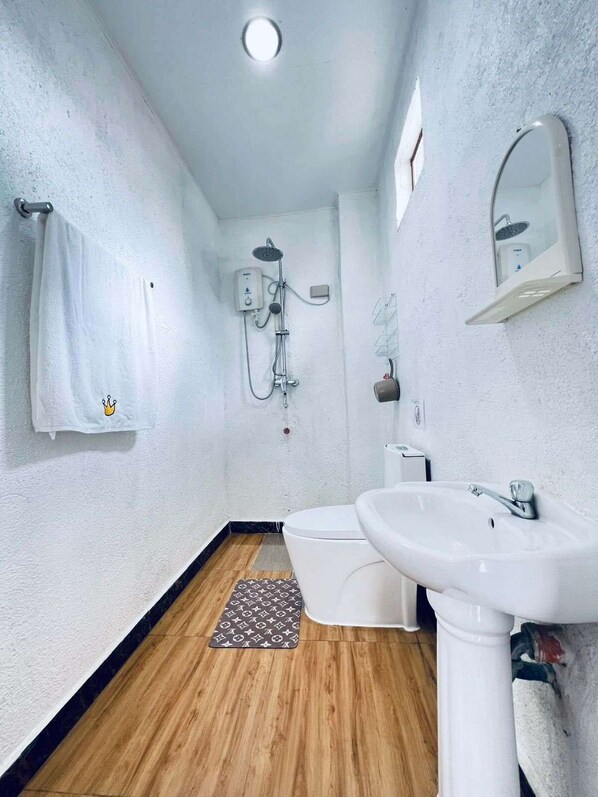 Suihku, pyyhkeet, saippua, sampoo