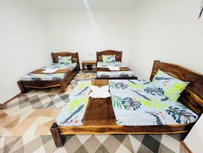 Desk, laptop workspace, iron/ironing board, free WiFi - PANDA GUEST HOUSE (Coron)