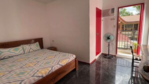 Masa, dizüstü bilgisayar çalışma alanı, ütü/ütü masası