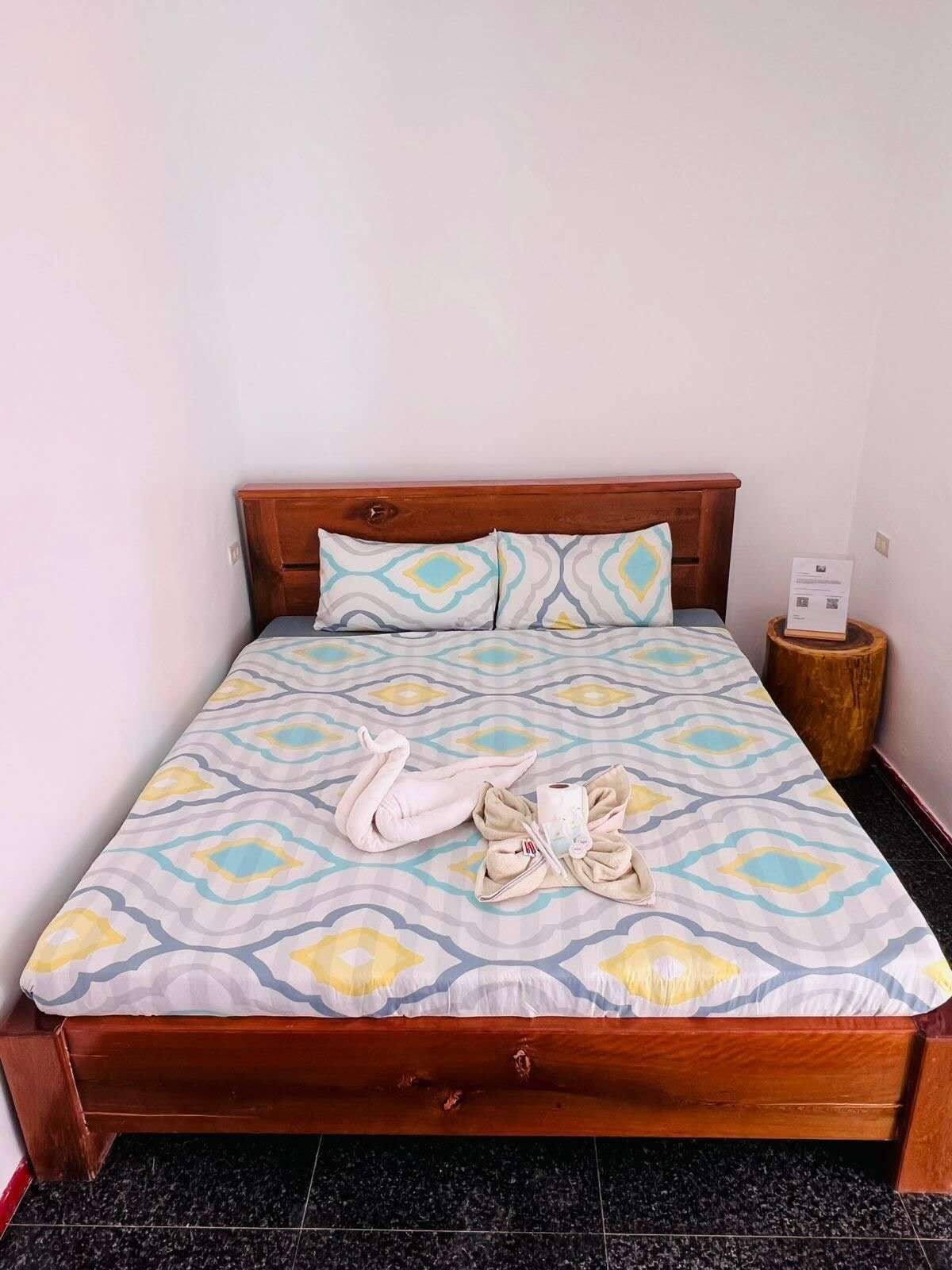 Desk, laptop workspace, iron/ironing board, free WiFi