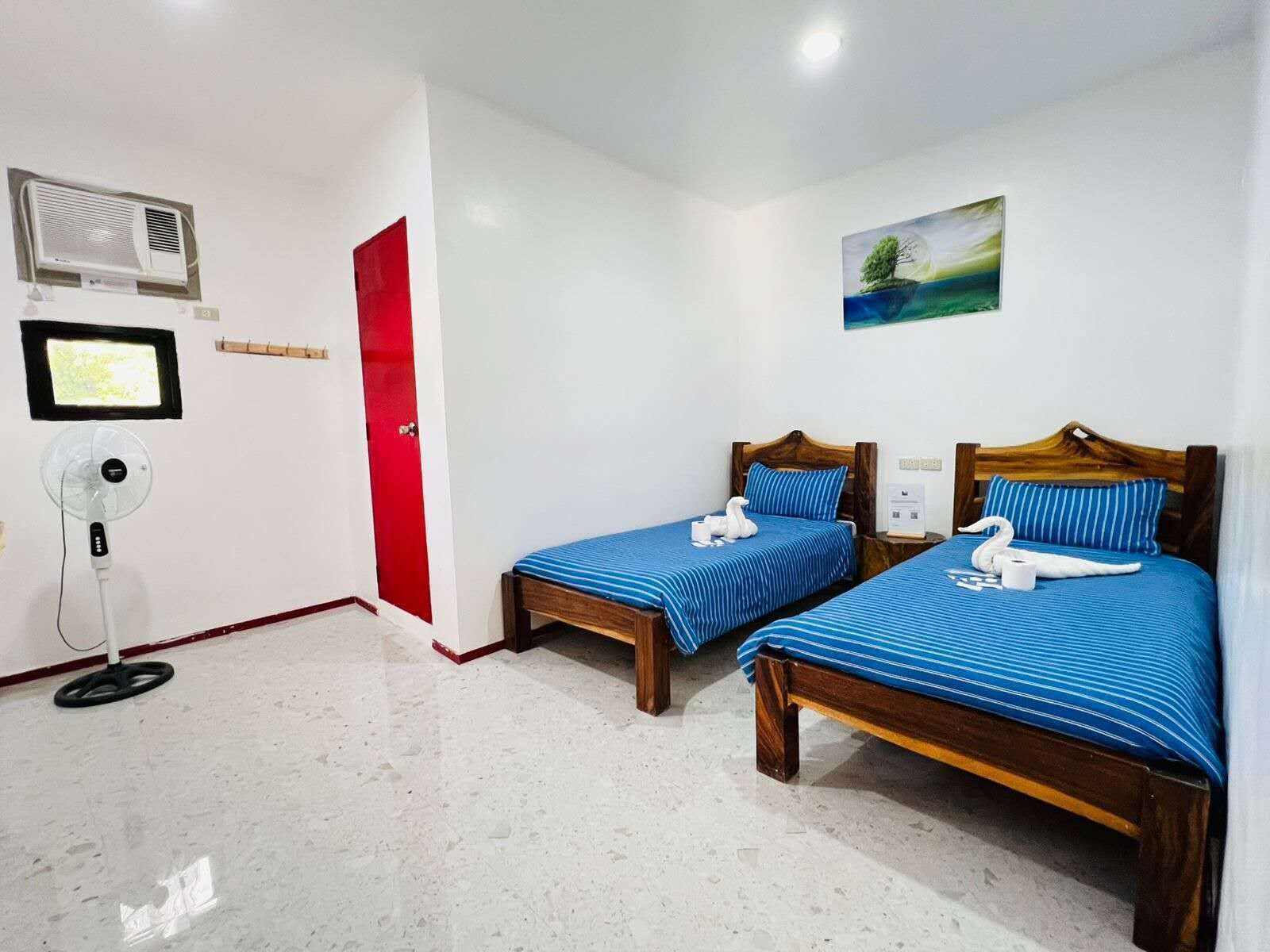 Työpöytä, kannettavalle tietokoneelle sopiva työtila