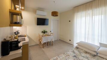 Deluxe Apartment, 1 King Bed with Sofa bed, Kitchen | Living area