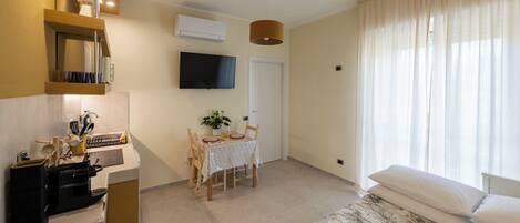 Lägenhet Deluxe - 1 kingsize-säng med bäddsoffa - kök | Vardagsrum