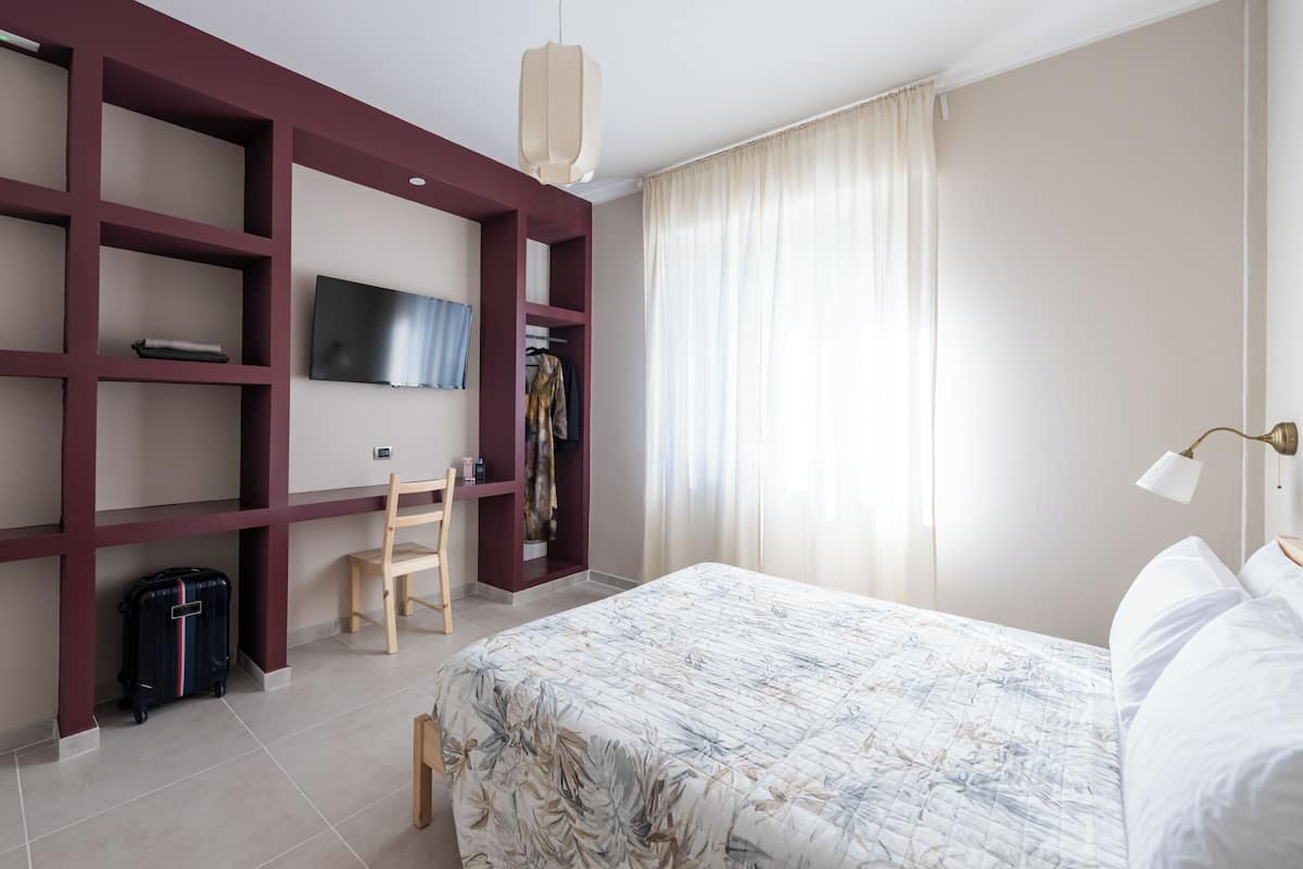 Leilighet – deluxe, 1 kingsize-seng med sovesofa, kjøkken | Blendingsgardiner, lydisolert, strykejern/-brett og wi-fi (inkludert)