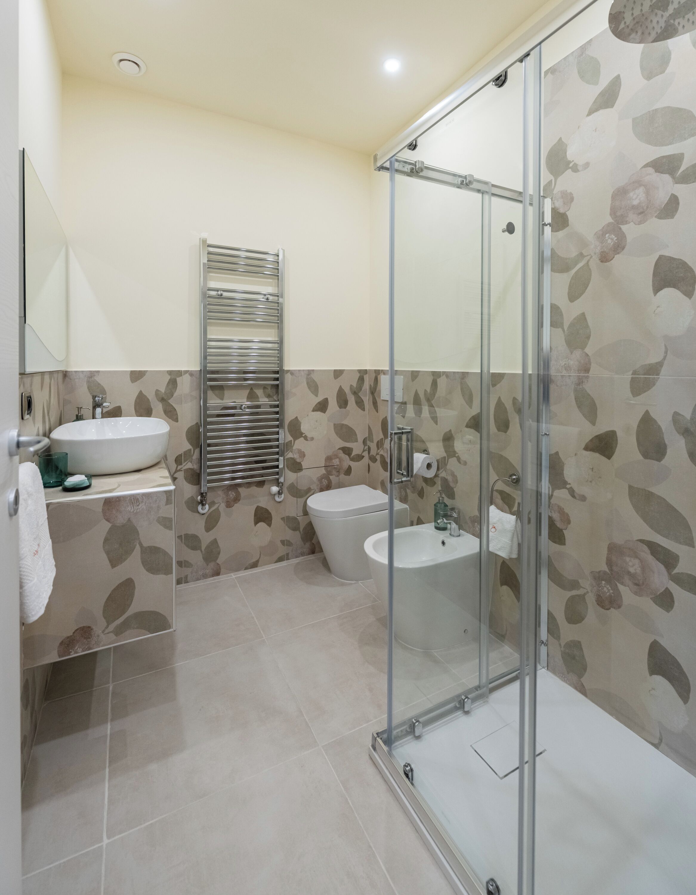 Appartement Deluxe, 1 très grand lit et 1 canapé-lit, cuisine | Salle de bain | Peignoirs