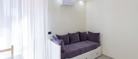 Apartment, 1 King Bed with Sofa bed, Kitchen | Living area