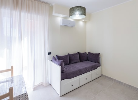 Apartment, 1 King Bed with Sofa bed, Kitchen | Living area