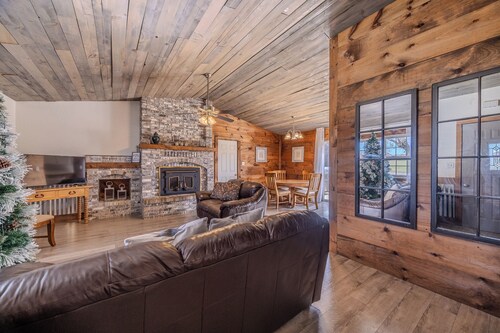 Green Hills Ozark Pet Friendly Get-Away  FAMILY Fishing FLW & FUN!