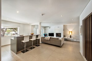 Interior - Apartment 'Florida' with Private Pool, Wi-Fi and Air Conditioning (Almancil)