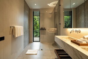 Deluxe Triple Room, Garden View | Bathroom | Separate tub and shower, hair dryer, slippers, soap - Seven Stones Villas (Ubud)