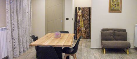 شقة - بشرفة - منظر للمدينة | منطقة المعيشة