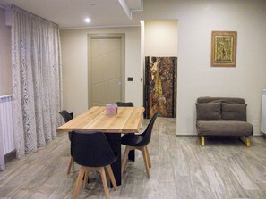 Appartement, balcon, vue ville | Coin séjour