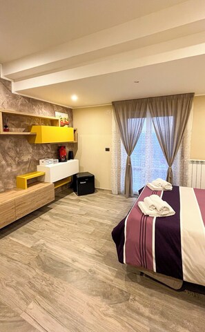 Departamento, 1 habitación, balcón, vista a la ciudad | Área de sala de estar