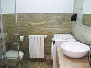 Apartment, Balcony, City View | Bathroom | Shower, hair dryer, towels, soap - Belvedere Vallata Affitti Brevi (Vallata)