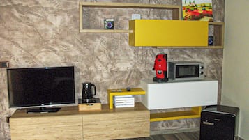 Apartment, 1 Bedroom, Balcony, City View | Living area