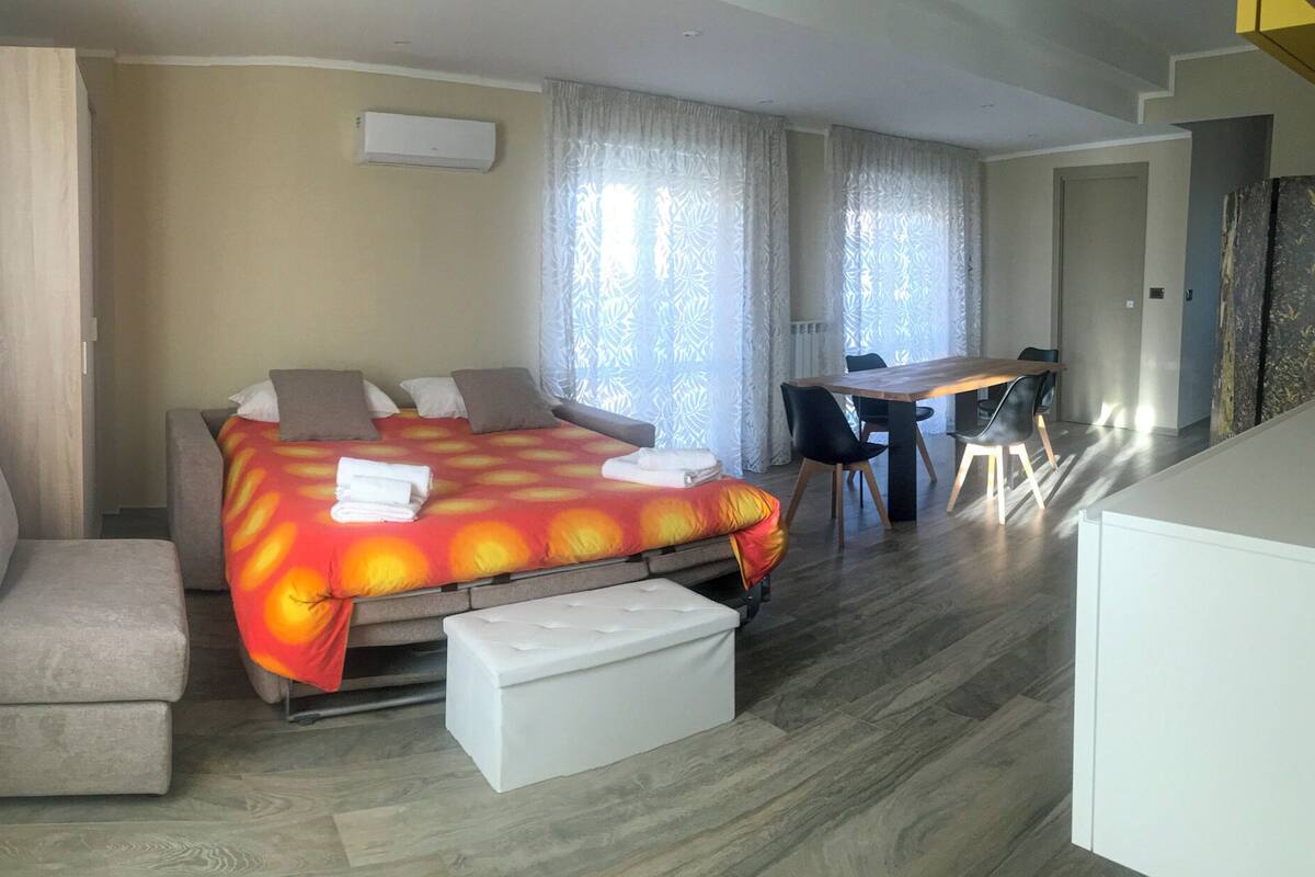 Apartamento, balcón, vistas a la ciudad | Zona de estar