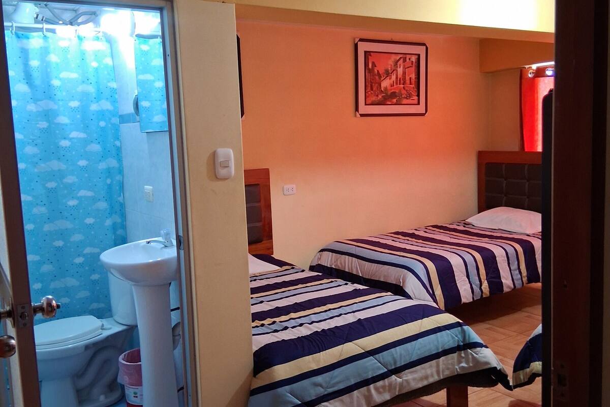 Dreibettzimmer, Stadtblick | Kostenloses WLAN, Bettwäsche