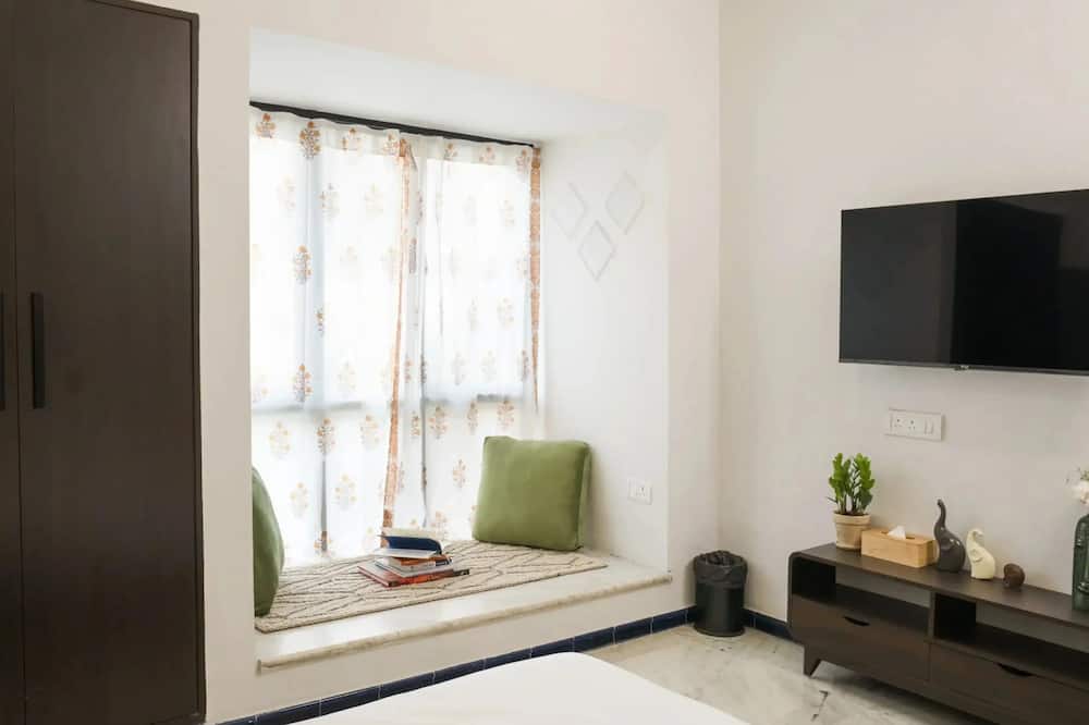 Bedchambers Suite Near Sector 29