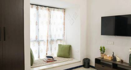 Bedchambers Suite Near Sector 29