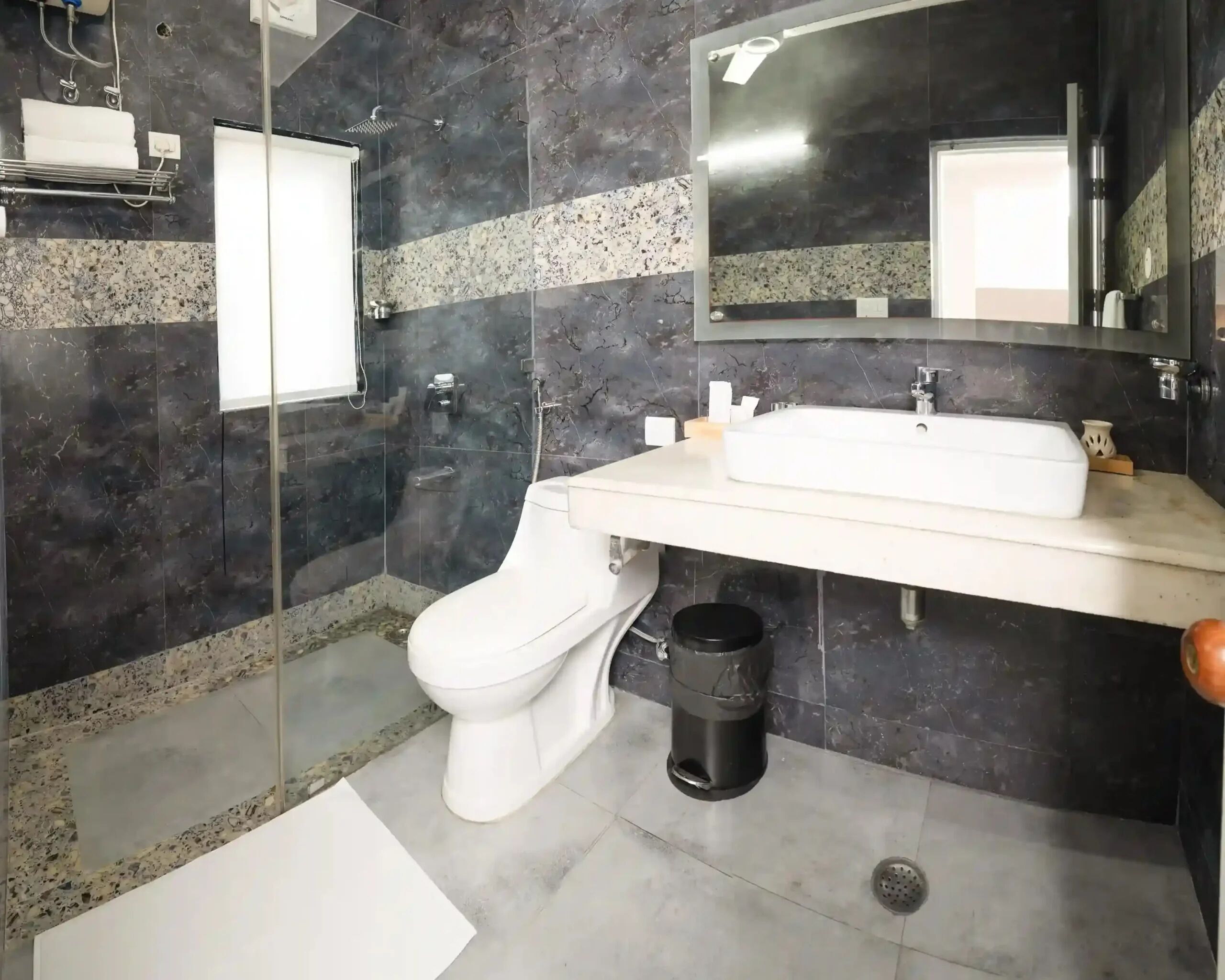 华丽开间 | 浴室 | 淋浴设施、免费洗浴用品、吹风机、毛巾