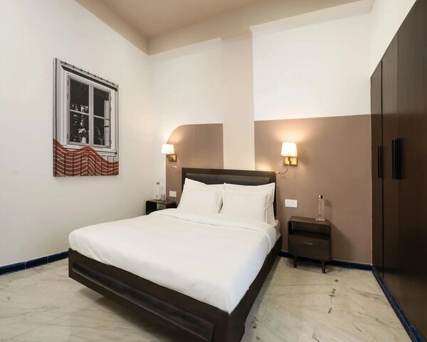 Bedchambers Suite Near Sector 29 - Gurugram