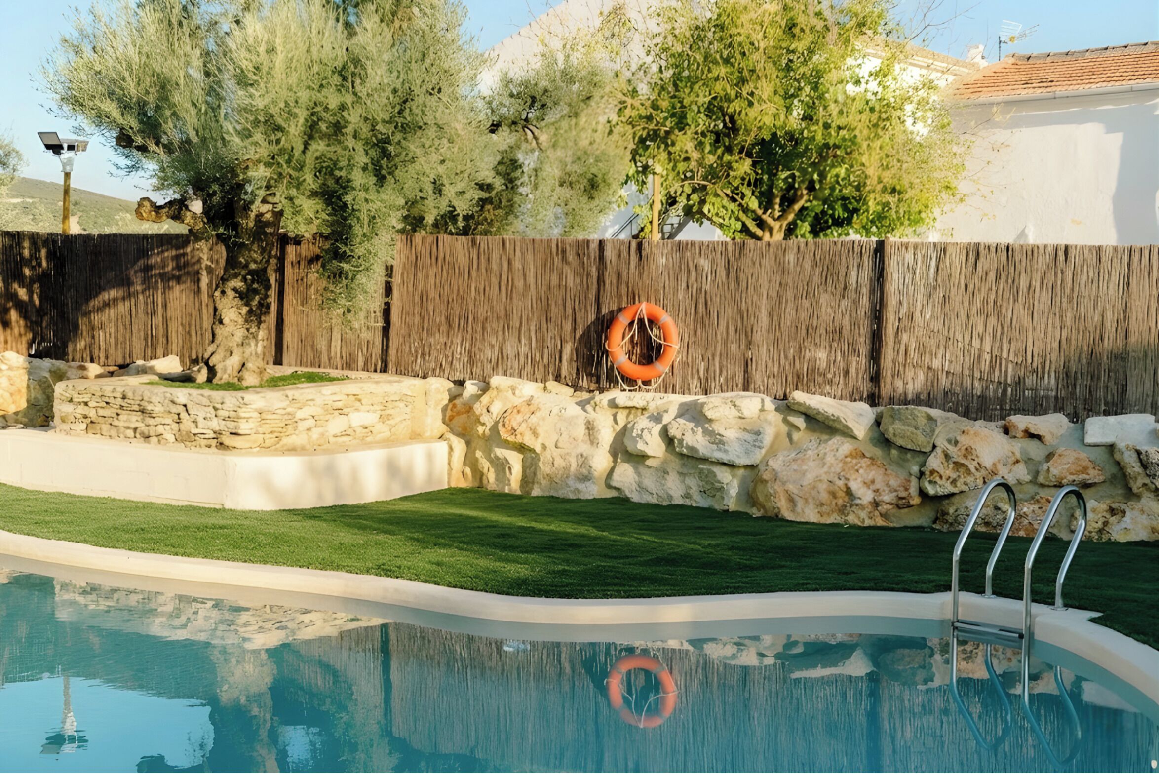 Kolam renang outdoor