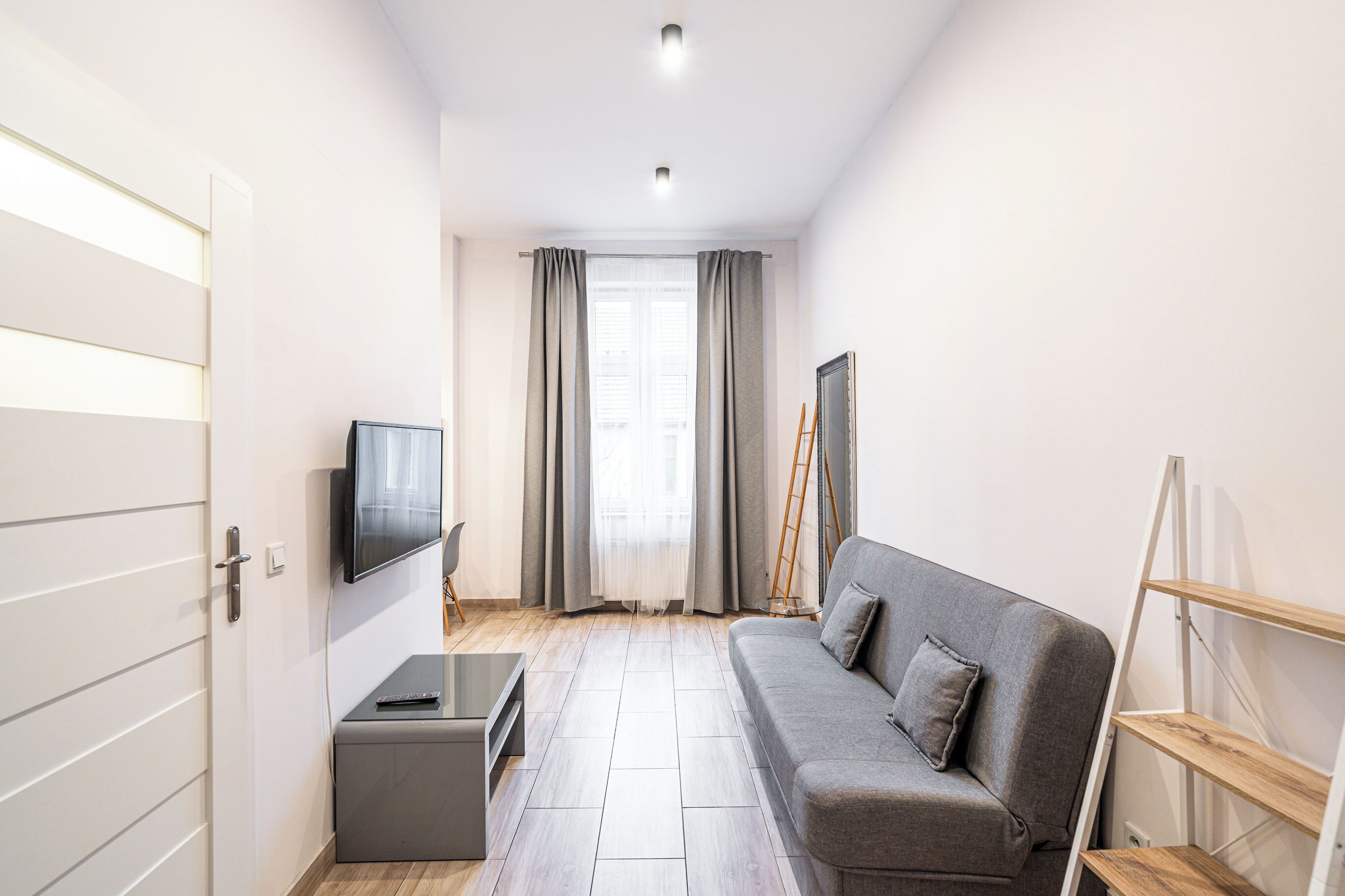 Apartment | Living room | Flat-screen TV