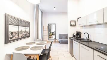 Apartment | Eigene Kochnische | Wasserkocher mit Kaffee-/Teezubehör, Wasserkocher