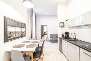 Apartamento | Cozinha americana privada | Cafeteira/chaleira, chaleira elétrica